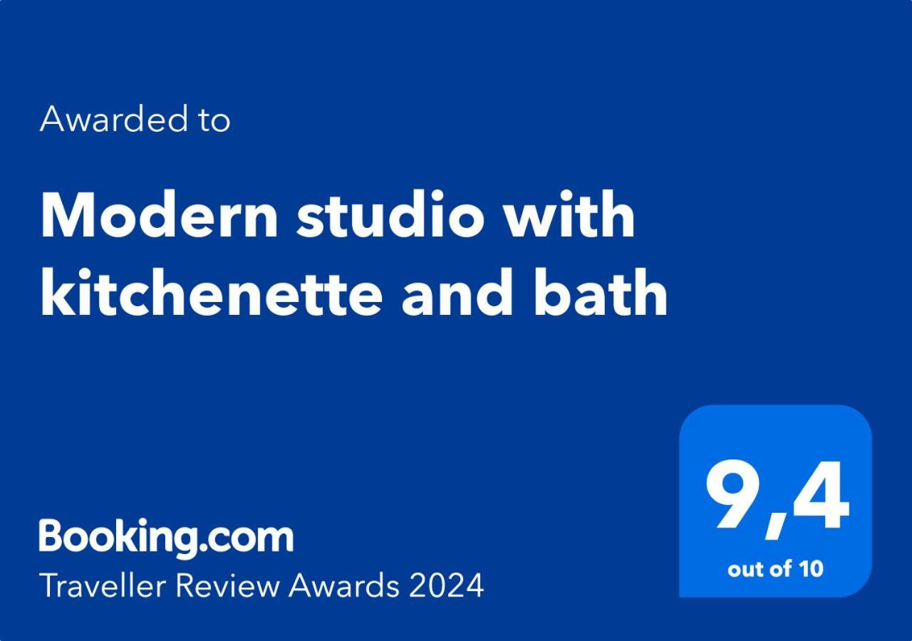 Modern Studio With Kitchenette And Bath Guelph Zewnętrze zdjęcie